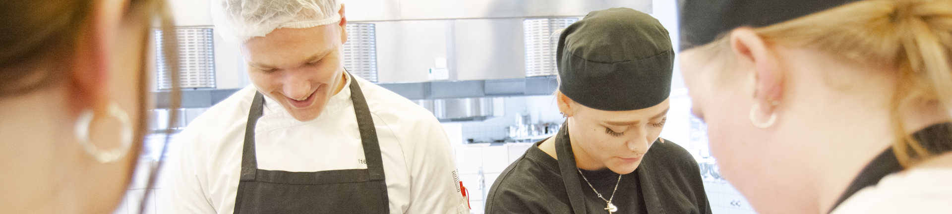 Kursister på hotel, køkken og restaurant