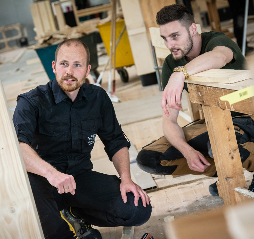Tømrer i arbejde